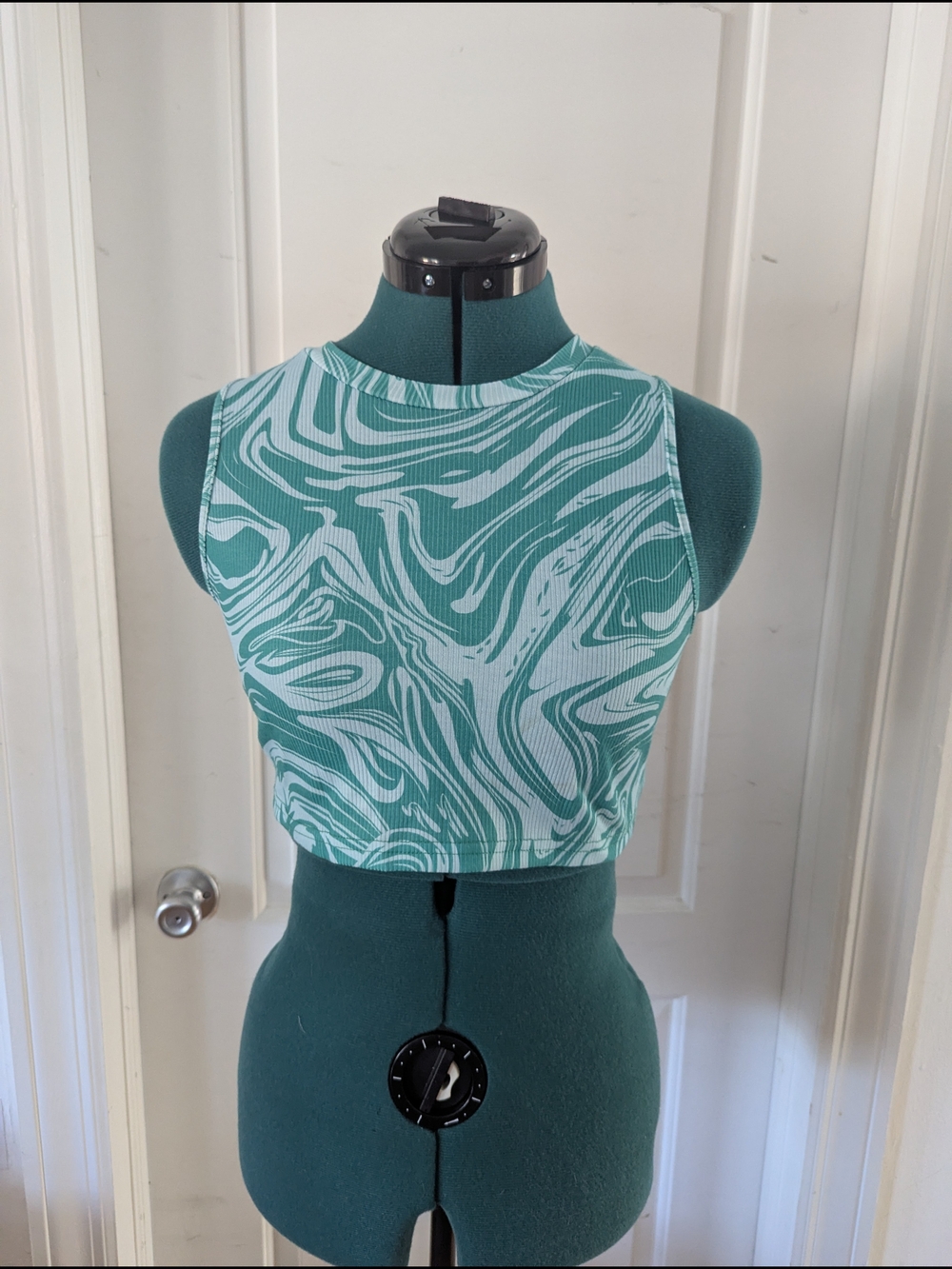Source Unknown Teal and White Swirl Crop Top